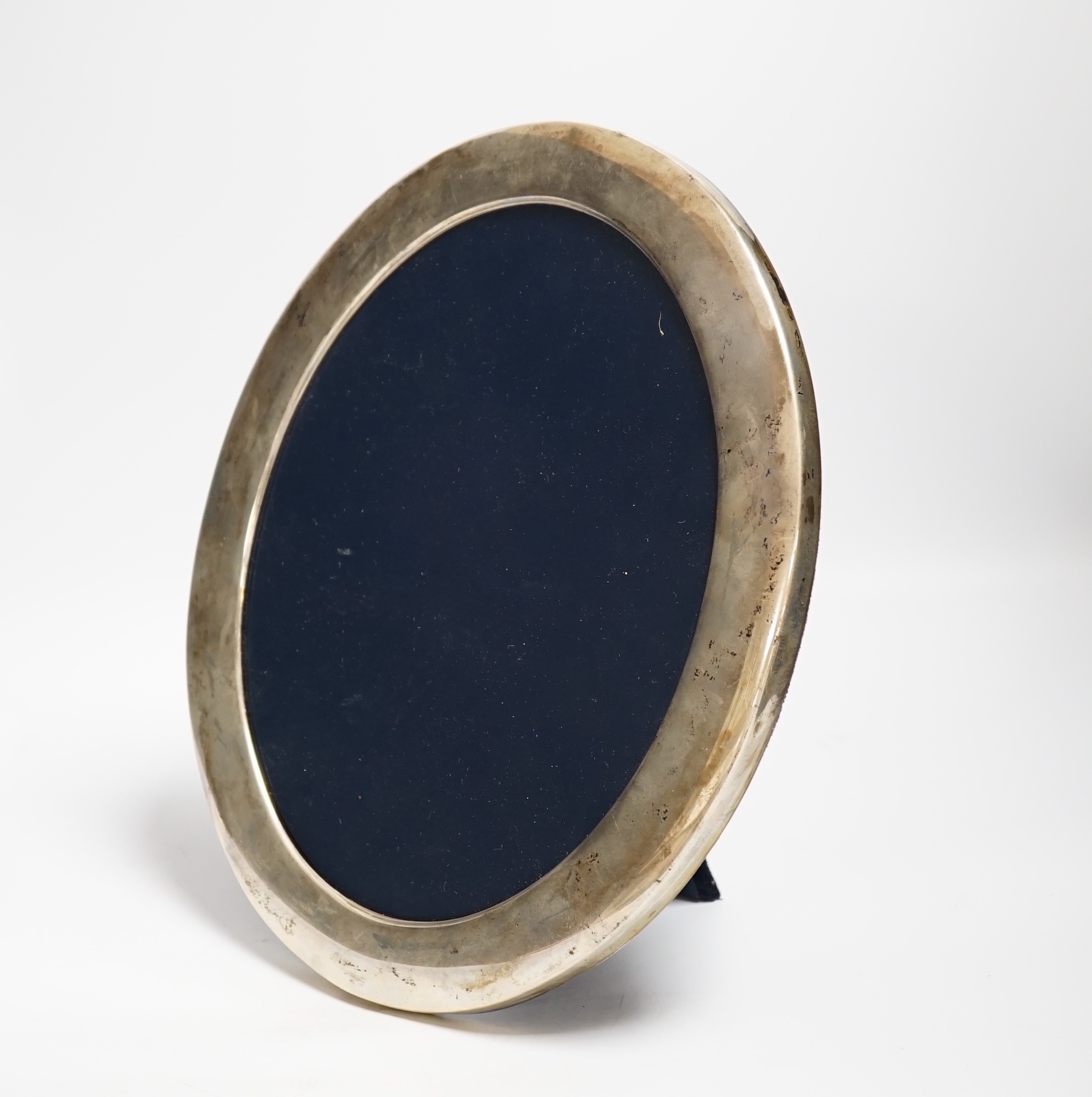 A modern silver mounted oval photograph frame, maker R.B.B. Sheffield, 1986, 29.6cm.